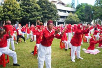 Unila Gelar Senam BEP Bersama Purnabakti di Momen Dies Natalis ke-60
